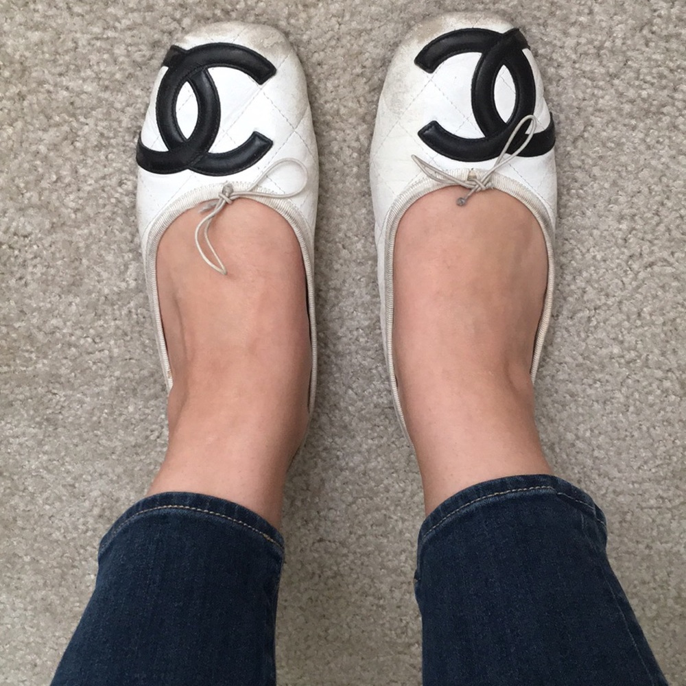 Authentic Chanel quilted leather cambon flats